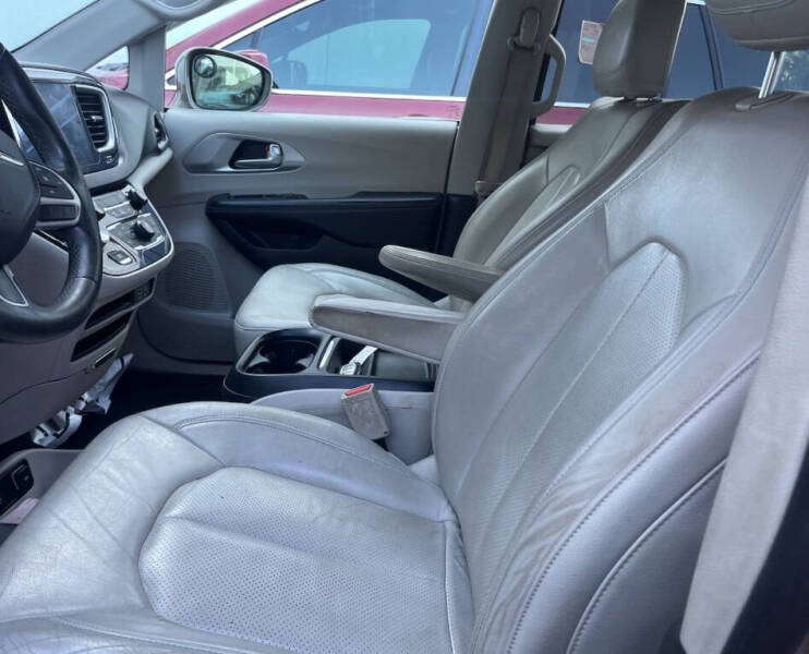 2017 Chrysler Pacifica Hybrid Premium