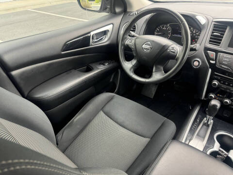 2018 Nissan Pathfinder SV