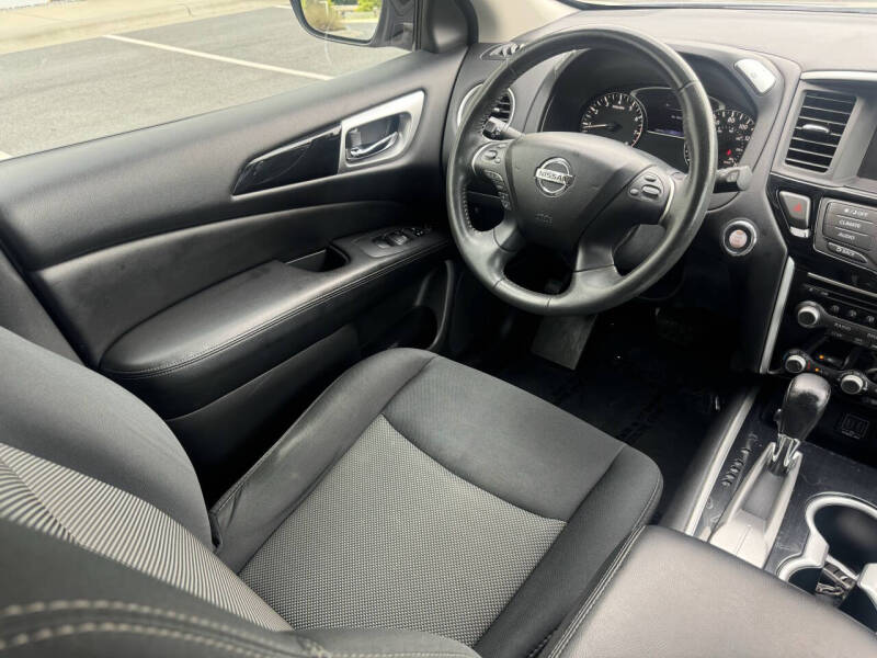 2018 Nissan Pathfinder SV