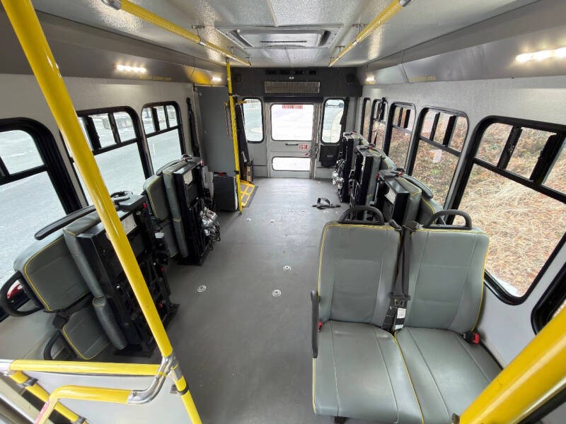 2018 Ford 12 pass- Shuttle Bus