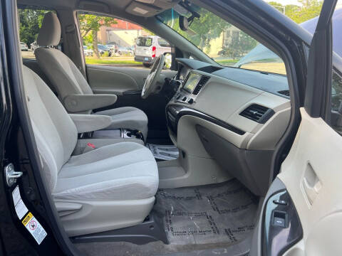 2011 Toyota Sienna LE 7-Passenger