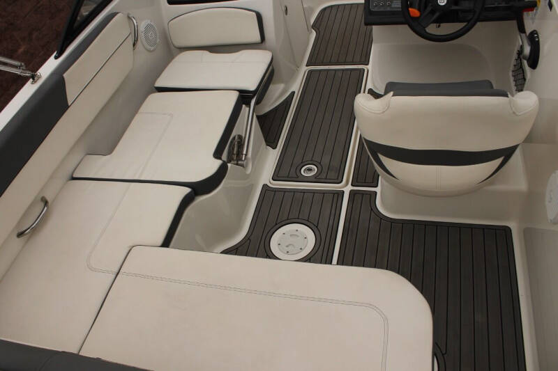 2018 Bayliner VR5 Bowrider