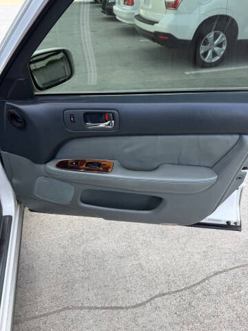 1997 Lexus LS 400 Coach