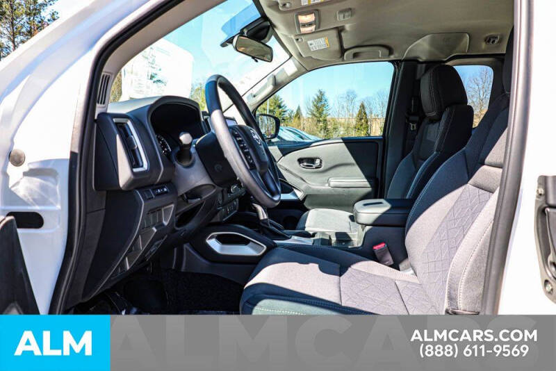 2025 Nissan Frontier SV