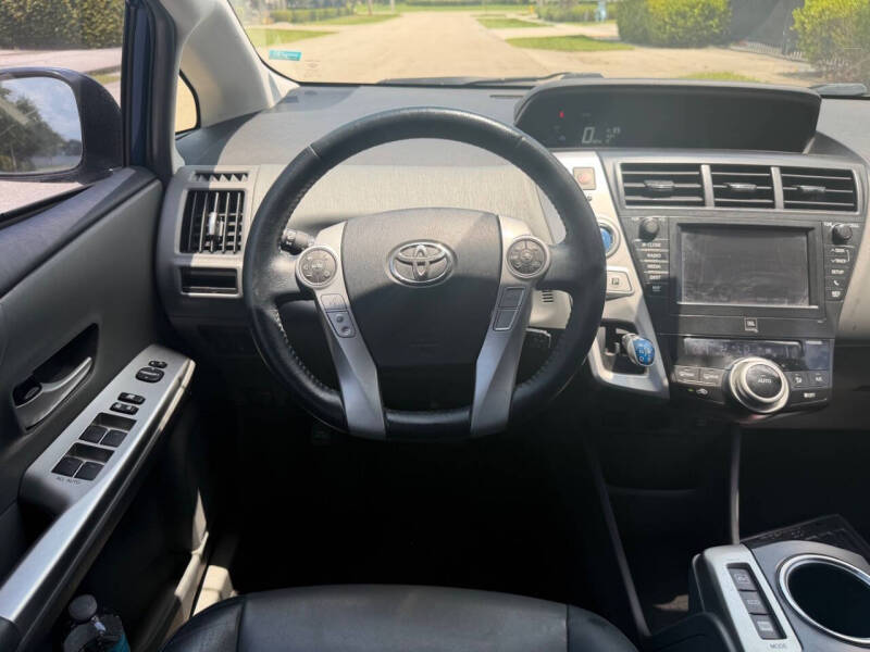 2013 Toyota Prius v Five
