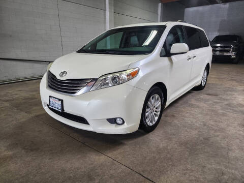 2017 Toyota Sienna XLE 8-Passenger