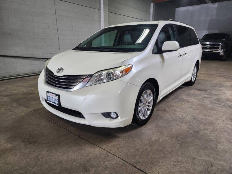 2017 Toyota Sienna XLE 8-Passenger