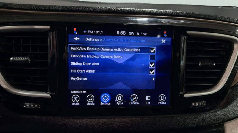 2017 Chrysler Pacifica Touring