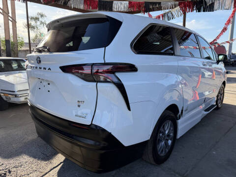 2022 Toyota Sienna LE 8-Passenger