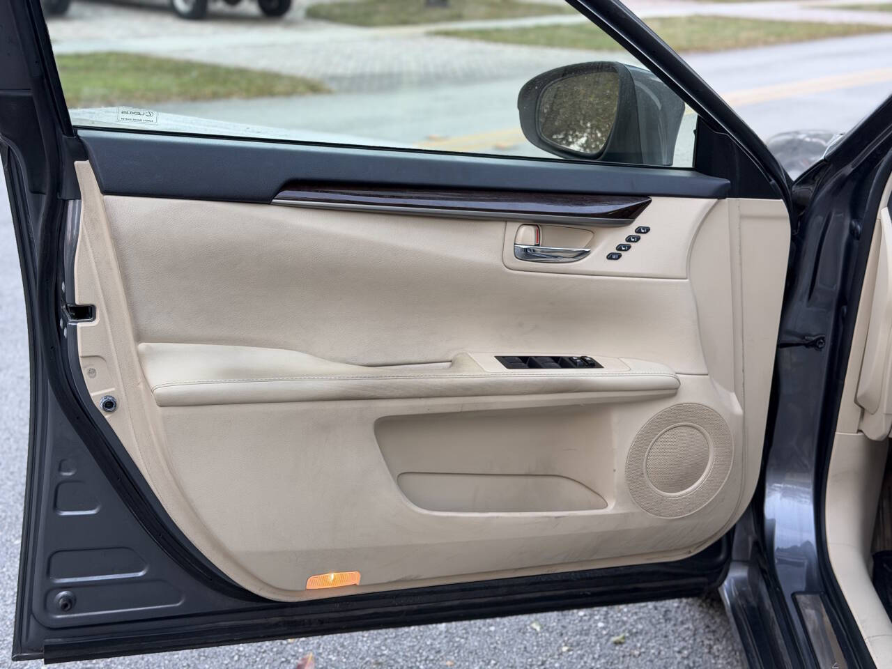 2013 Lexus ES - $10,900