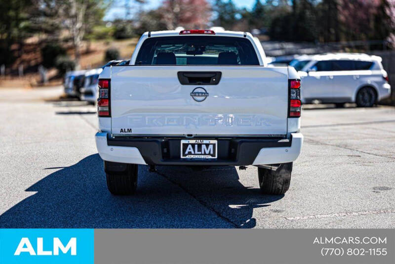 2025 Nissan Frontier SV