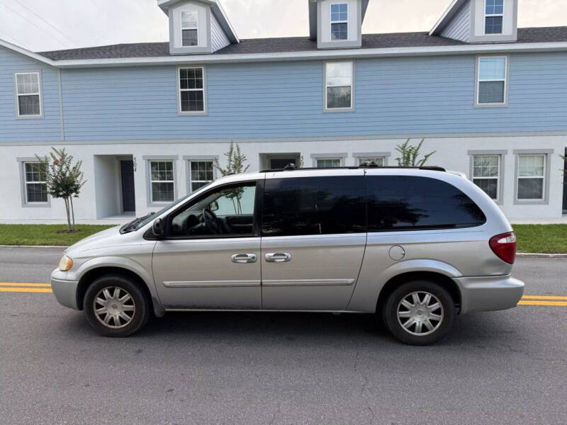 2005 Chrysler Town and Country Touring