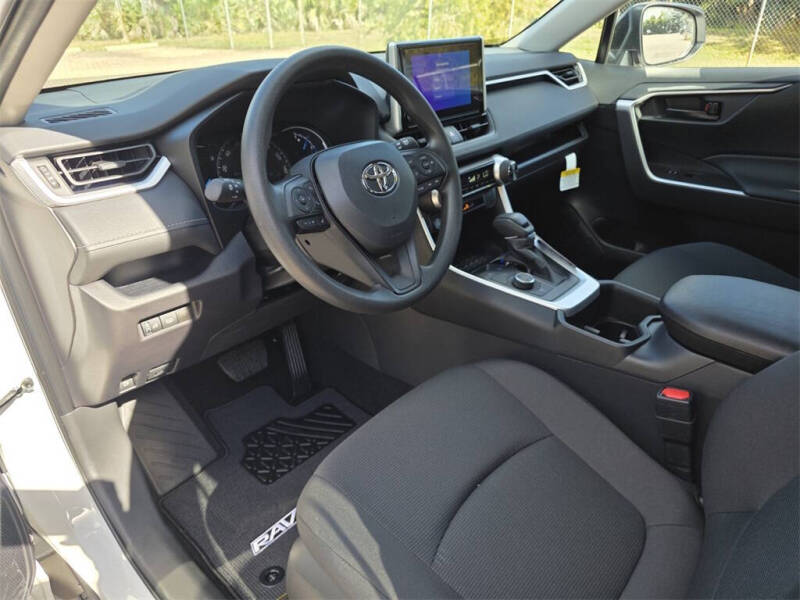 2025 Toyota RAV4 Hybrid LE