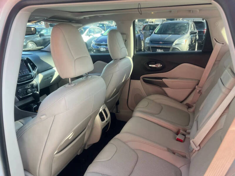 2019 Jeep Cherokee Overland