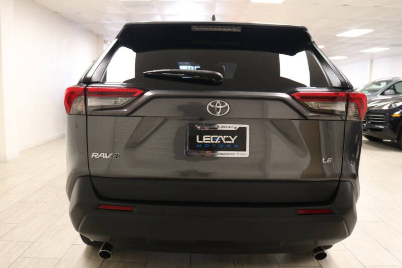 2019 Toyota RAV4 LE