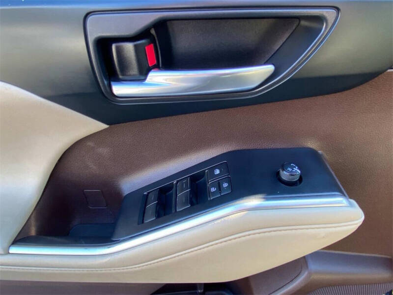 2022 Toyota Highlander Hybrid XLE