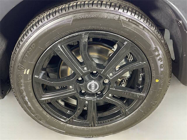 2022 Nissan Kicks SR