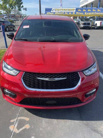 2025 Chrysler Pacifica Select