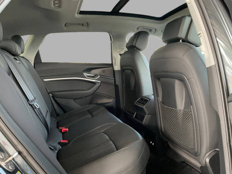 2019 Audi e-tron quattro Premium Plus
