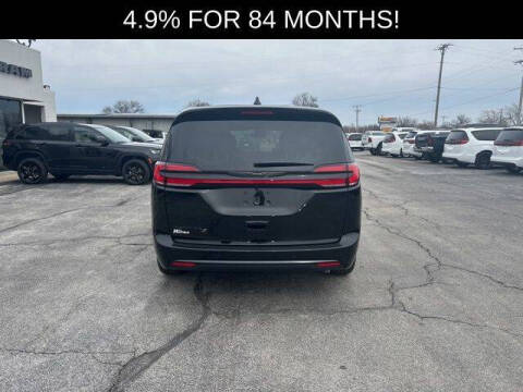 2026 Chrysler Pacifica Select