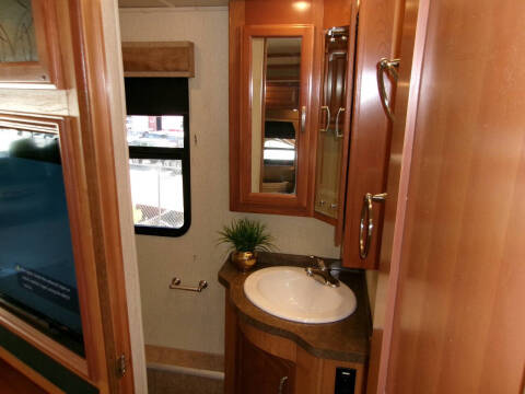 2015 Fleetwood RV Bounder 35k