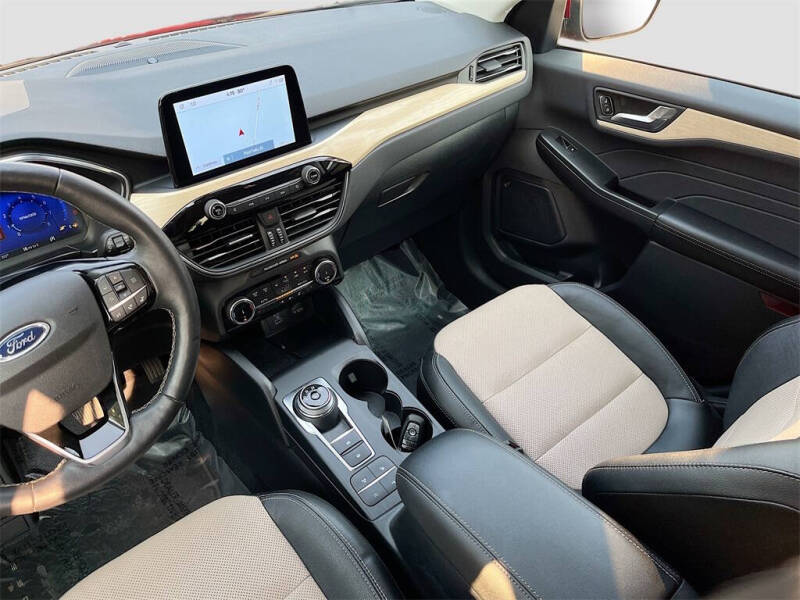 2022 Ford Escape Titanium