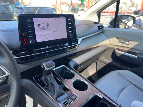2023 Toyota Sienna XLE 8-Passenger