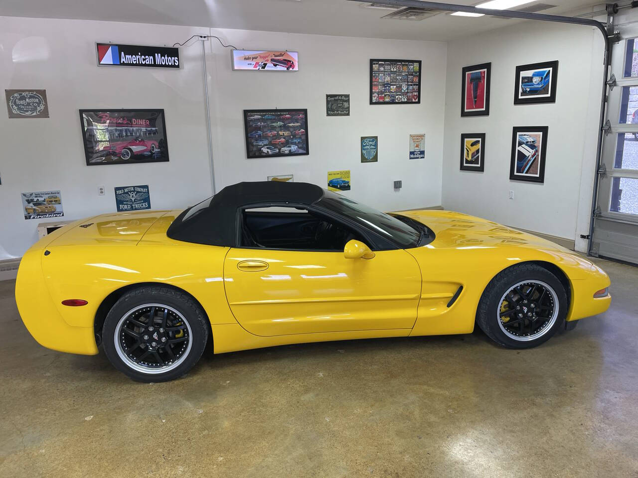2004 Chevrolet Corvette 32