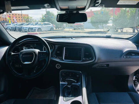 2015 Dodge Challenger SXT