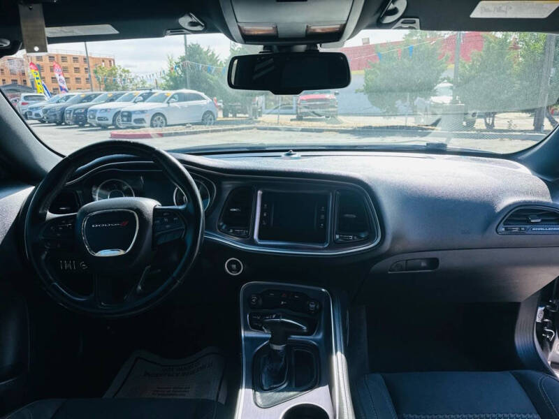 2015 Dodge Challenger SXT