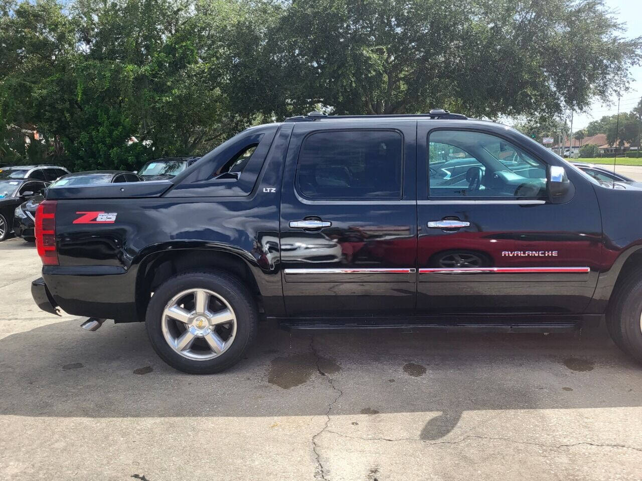 2012 Chevrolet Avalanche for sale at FAMILY AUTO BROKERS in Longwood, FL