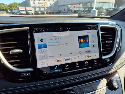 2026 Chrysler Pacifica Select