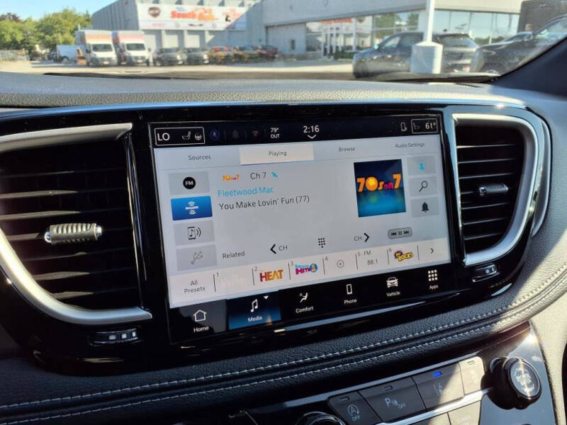 2026 Chrysler Pacifica Select