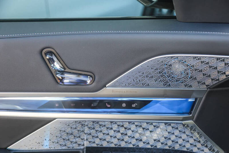 2025 BMW 7 Series 750e xDrive