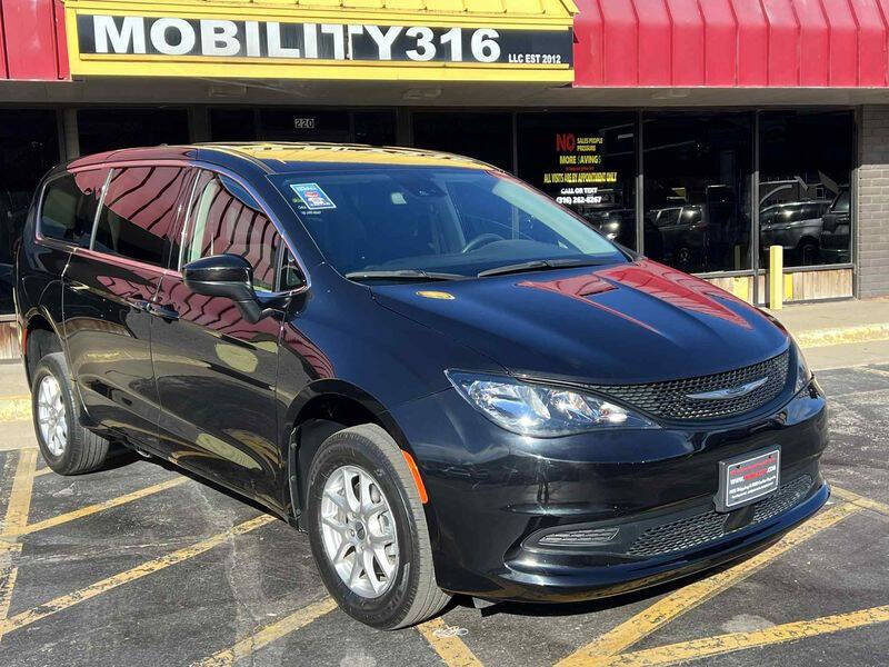 2023 Chrysler Voyager LX
