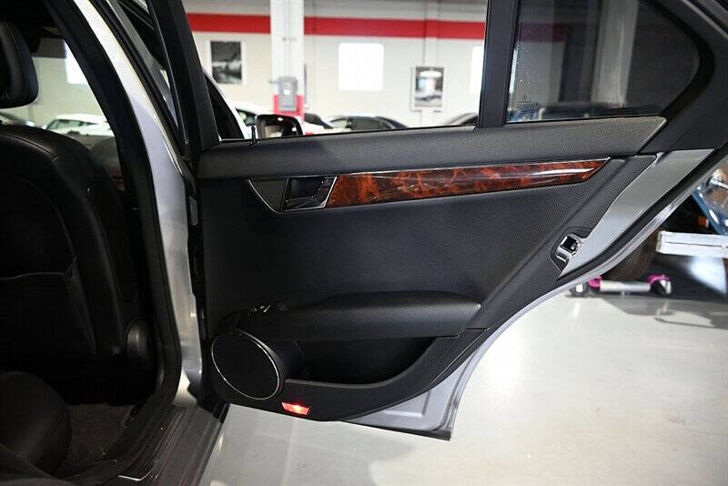 2009 Mercedes-Benz C-Class 27