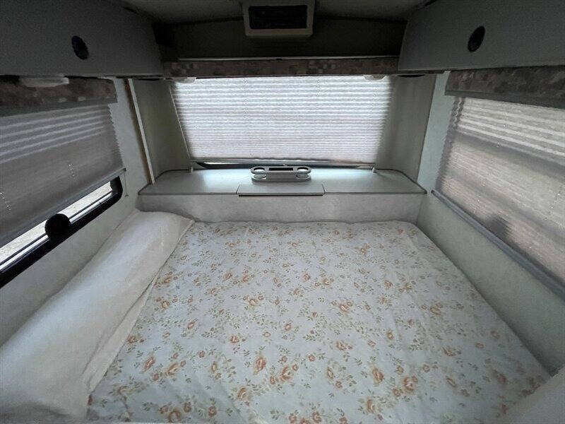 2004 Winnebago Rialta 22QD