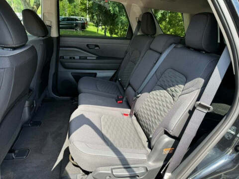 2024 Nissan Pathfinder SV