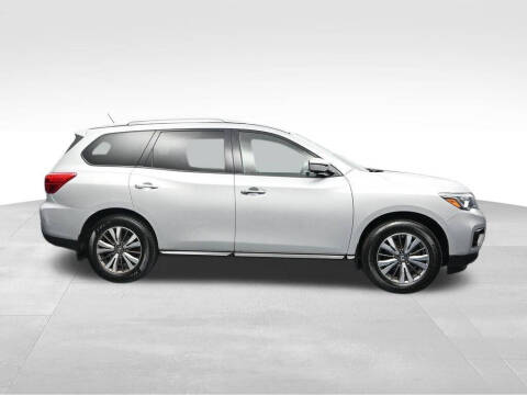 2017 Nissan Pathfinder SL