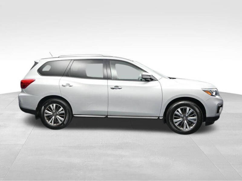 2017 Nissan Pathfinder SL