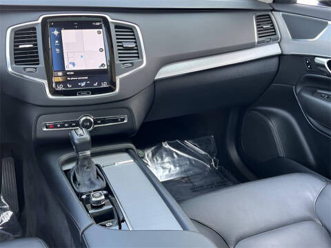 2022 Volvo XC90 T5 Momentum