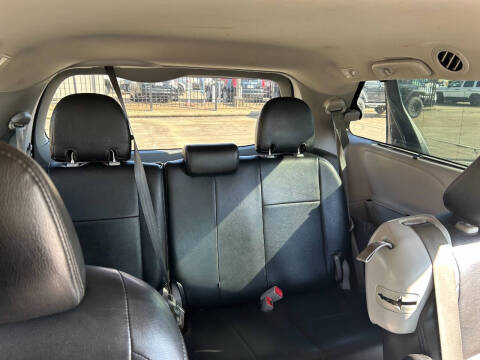 2015 Toyota Sienna LE 7-Passenger Auto Access Seat