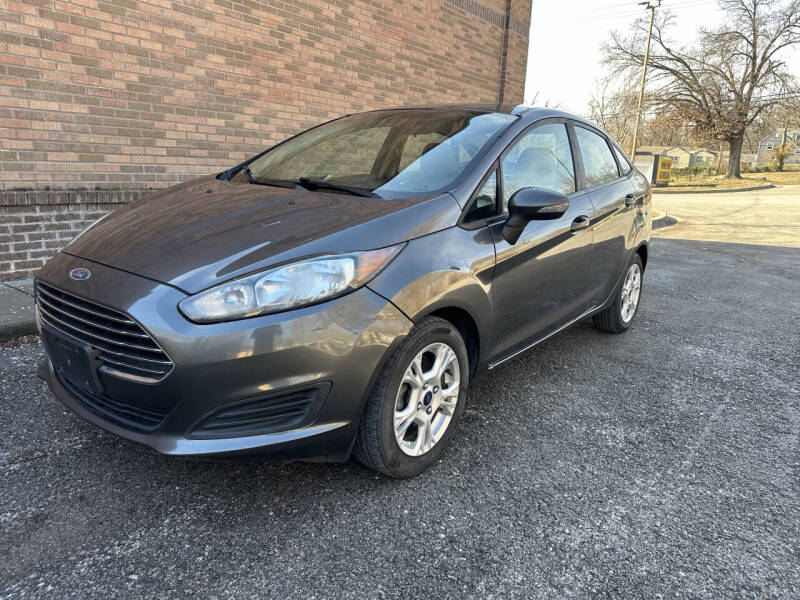 2015 Ford Fiesta SE's photo