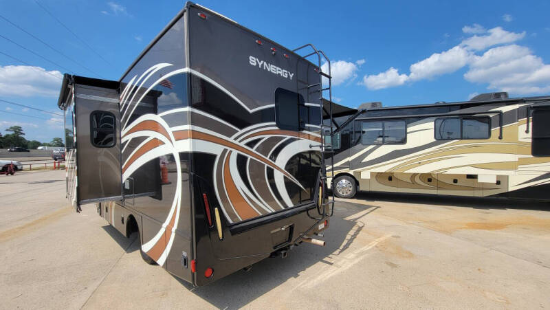 2017 Thor Motor Coach SYNERGY  CB24
