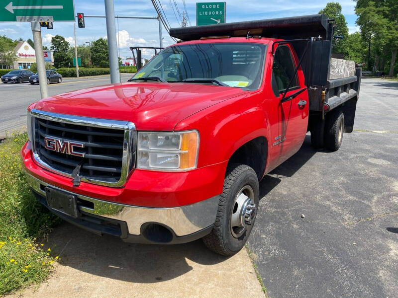 2007 GMC Sierra 3500HD CC for sale at BORGES AUTO CENTER, INC. in Taunton MA