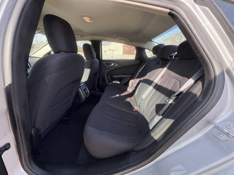 2015 Chrysler 200 Limited