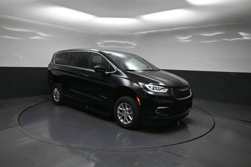 2025 Chrysler Pacifica Select