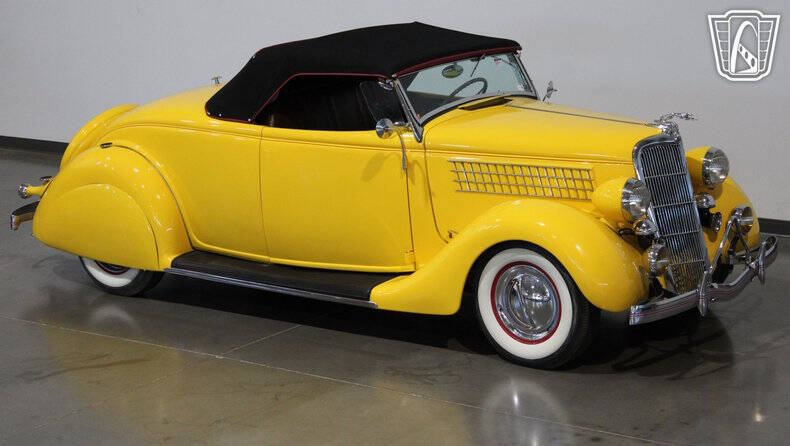 1935 Ford Deluxe