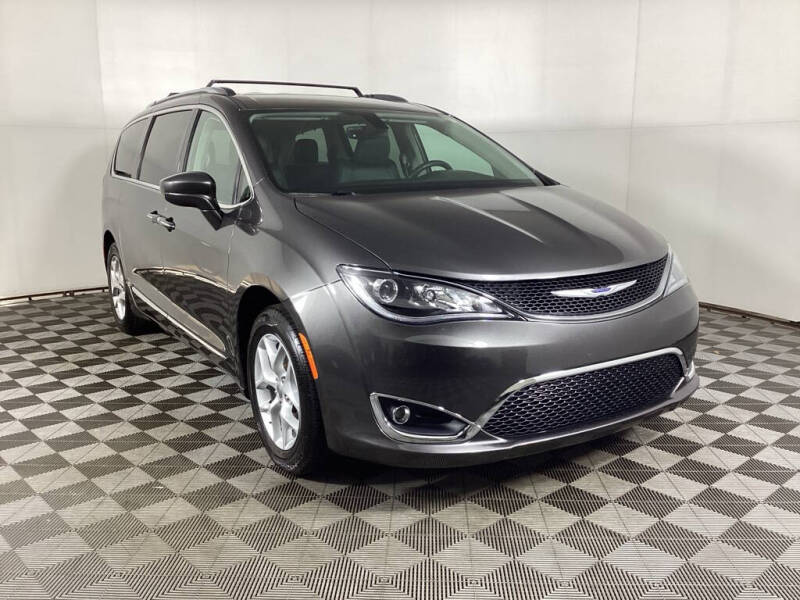 2019 Chrysler Pacifica Touring L Plus's photo