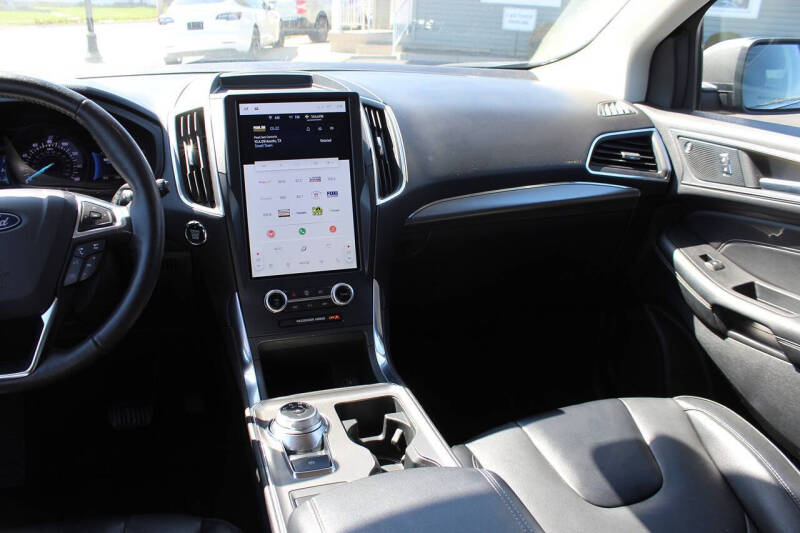 2022 Ford Edge Titanium